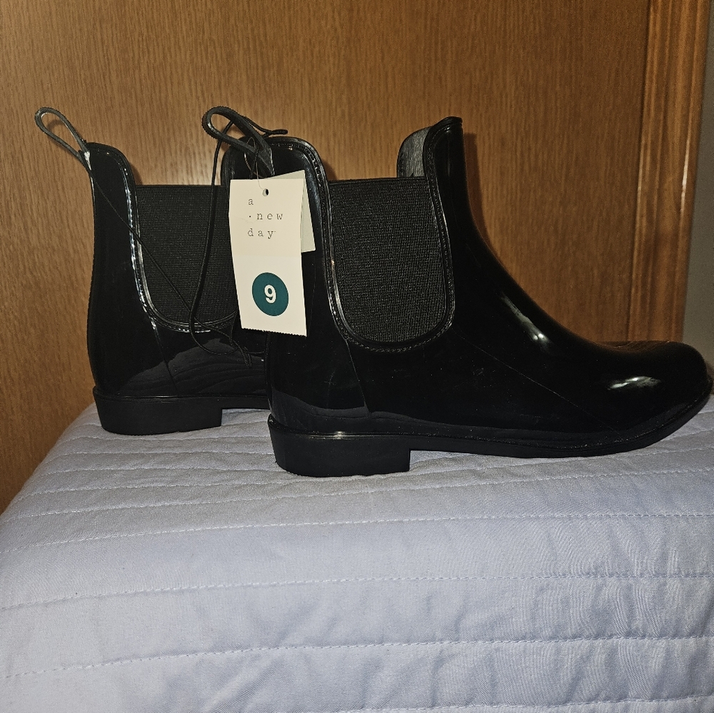 A New Day Size 9 Rainboots